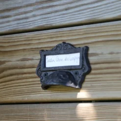 CHEMIN DE CAMPAGNE - Porte prénom mural en fonte marron 11 x 7.5 x 3 cm
