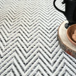 DÉCOWEB - Tapis intérieur / extérieur tissé plat - java chevron blanc - ganse noire - 200 x 200 cm