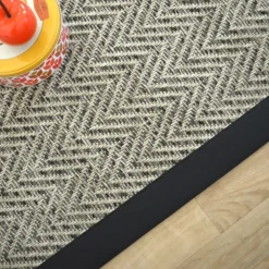 DÉCOWEB - Tapis intérieur / extérieur - java chevron silver - ganse noire - 120 x 170 cm