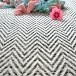 DÉCOWEB - Tapis intérieur / extérieur tissé plat - java chevron blanc - ganse noire - 80 x 150 cm