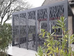 HABRITA - Pergola bioclimatique aluminium 10,80 m² + panneaux moucharabieh - coloris gris